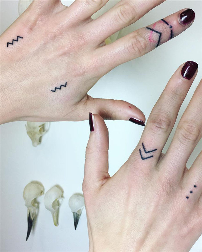 Trendy Finger Tattoo Designs Inspirations 2021, #FingerTattoos, #TattooDesigns