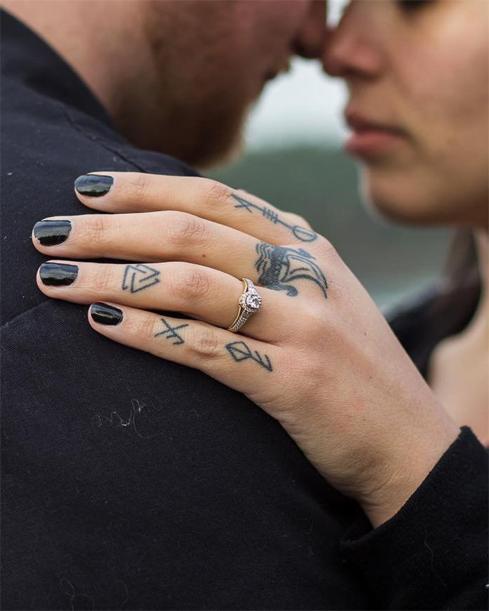 Trendy Finger Tattoo Designs Inspirations 2021, #FingerTattoos, #TattooDesigns