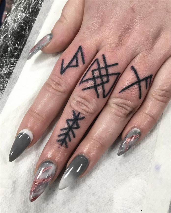 Trendy Finger Tattoo Designs Inspirations 2021, #FingerTattoos, #TattooDesigns
