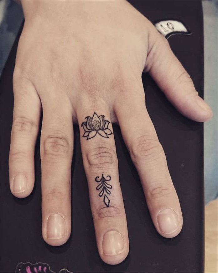 Trendy Finger Tattoo Designs Inspirations 2021, #FingerTattoos, #TattooDesigns