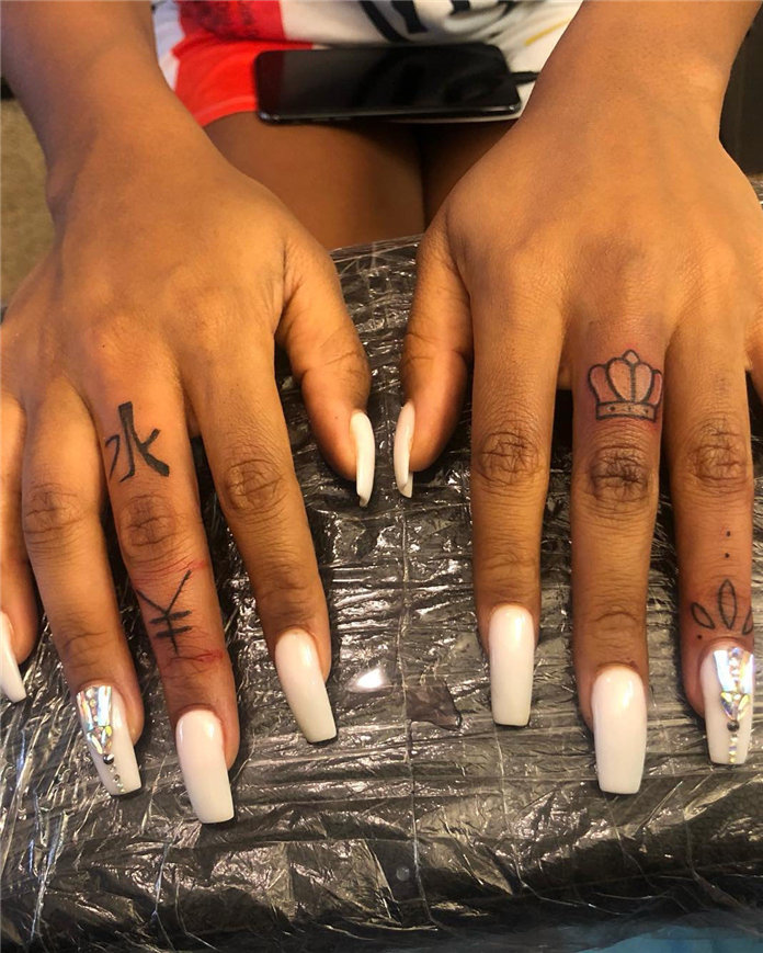 Trendy Finger Tattoo Designs Inspirations 2021, #FingerTattoos, #TattooDesigns
