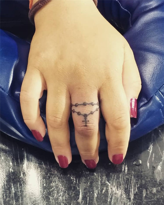 Trendy Finger Tattoo Designs Inspirations 2021, #FingerTattoos, #TattooDesigns