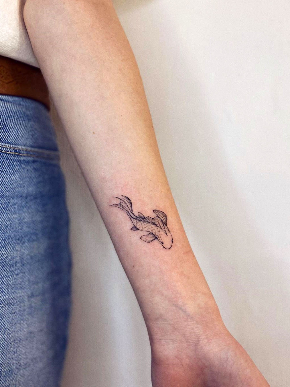 To show you how fashion these small tattoos can be, we have found 50 of the best simple tattoo designs. Whether you like finger or arm tattoos, you will find ideas to suit you. #smalltattoos #tinytattoos