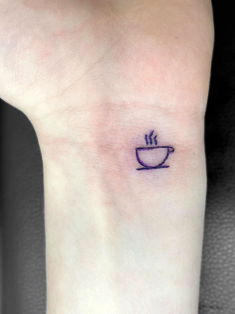 To show you how fashion these small tattoos can be, we have found 50 of the best simple tattoo designs. Whether you like finger or arm tattoos, you will find ideas to suit you. #smalltattoos #tinytattoos