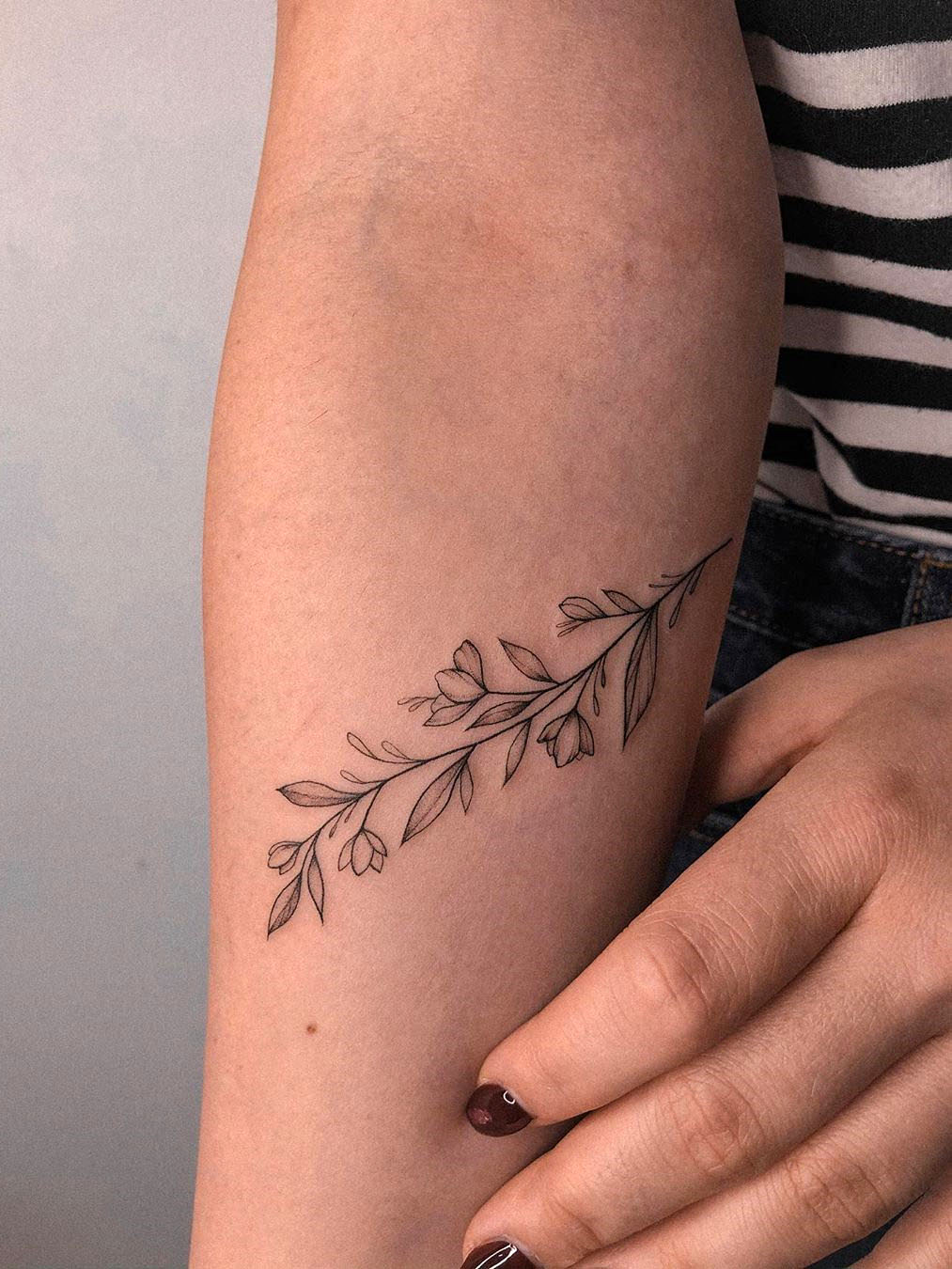 50 Simple and Small Tattoos for Women With Meaning - Flymeso Blog 50 Simple and Small Tattoos for Women With Meaning - Flymeso Blog