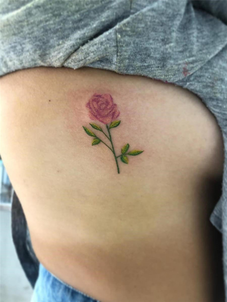 To give you some rose tattoos inspiration, we have found 30 simple and small rose tattoo ideas for women. If you are looking for tiny tattoos which are suitable for you, you can browse our website from time to time. #rosetattoos #smalltattoos #womentattoos #tinytattoos