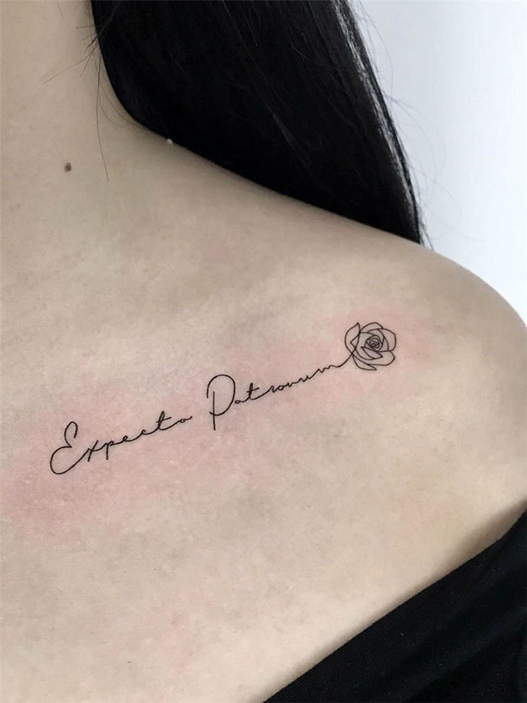 To give you some rose tattoos inspiration, we have found 30 simple and small rose tattoo ideas for women. If you are looking for tiny tattoos which are suitable for you, you can browse our website from time to time. #rosetattoos #smalltattoos #womentattoos #tinytattoos