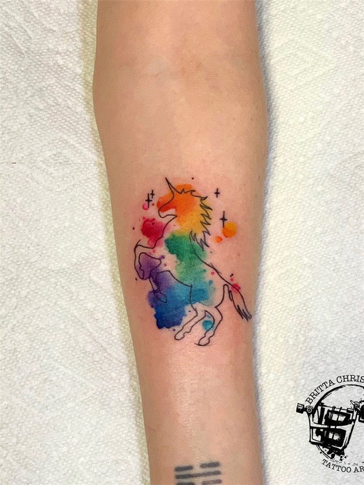 Watercolor tattoo ideas for women, include flower tattoo, butterfly tattoos, and lavender tattoo design and more. If you want to try watercolor tattoos, you can browse our website from time to time. #watercolortattoo #tattooideas #tattoodesigns